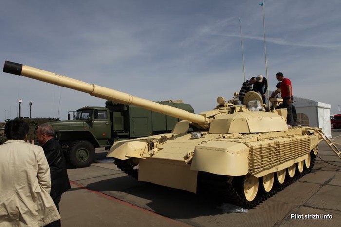 Xe tăng T-72 hiện đại hóa của nước chủ nhà Kazakhstan